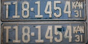 Kansas 1931 truck license plate pair Dickinson county #T18-1454